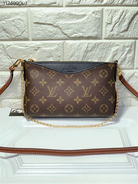 lv small bag with chain